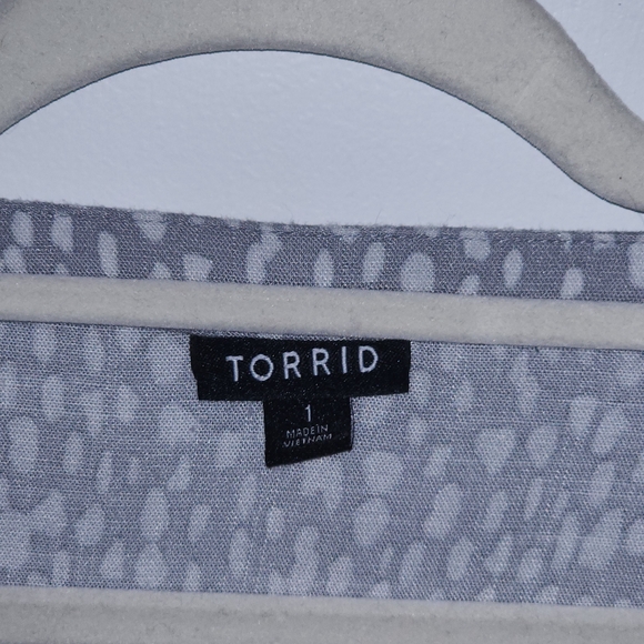 Torrid Gray Patterned Top - Picture 4 of 6